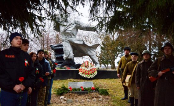 Митинг-реквием, посвящённый  подвигу Героя Советского Союза Анатолия Ефимовича Угловского