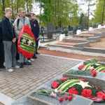 Торжественное возложение венков и цветов у Мемориального захоронения на Песковатикском кладбище