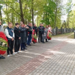 Торжественное возложение венков и цветов у Мемориального захоронения на Песковатикском кладбище